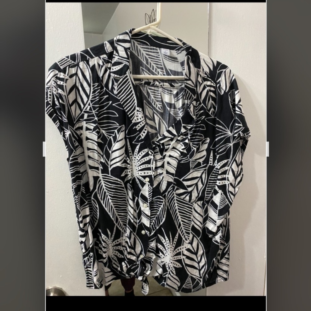 Old navy front tie shirt
